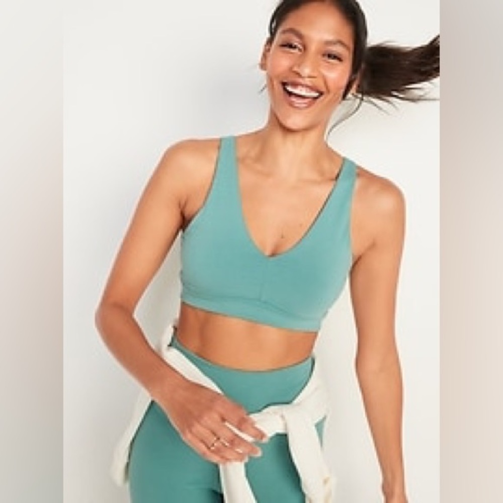 Old Navy Light Support PowerChill Sports Bra